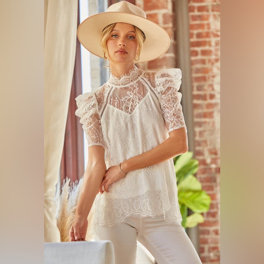 NWT Savannah Jane White Lace Top